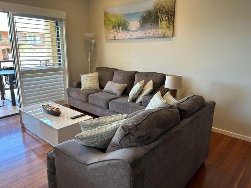 Starfish Lodge, 2-1a Messines St - pet friendly, air con and Wi-Fi