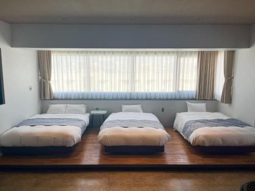 Deluxe Family Room image 10