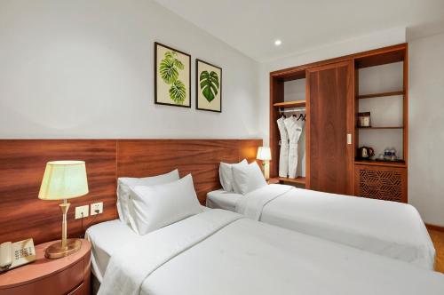 Twin Room image 10