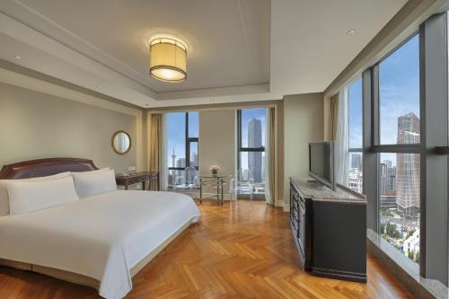 Sunrise on the Bund Hotel near Shanghai Jewish Refugees Museum