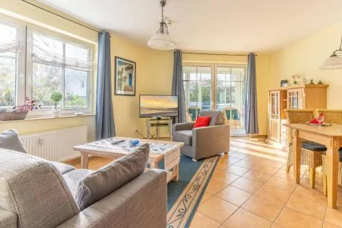 Ferienwohnung 2 "Kranich" Villa Vogelsang in Binz, 3-Raum, Parkplatz, WLAN, Wintergarten, Terrasse in Binz, Deutschland