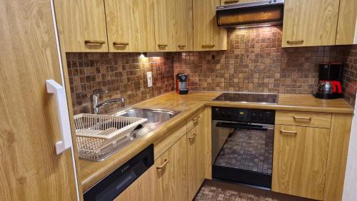Kitchen, Chesa Bellaval, Haus Chamuotsch 3 1 2-Zimmerwohnung in Silvaplana