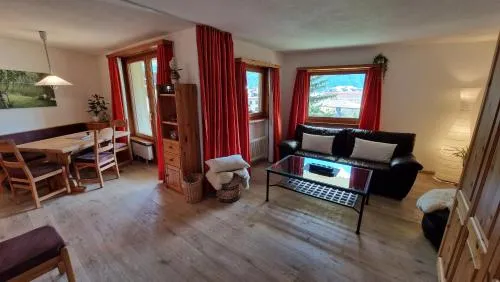 Chesa Bellaval, Haus la Vuolp 2 1 2-Zimmerwohnung in Silvaplana, Schweiz