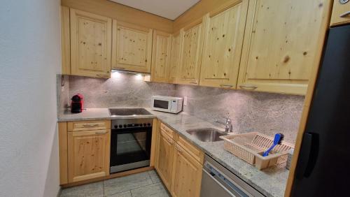 廚房, Chesa Bellaval, Haus Leivra 2 1 2-Zimmerwohnung in 席爾瓦普拉納