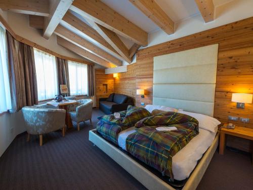 Junior Suite with Balcony