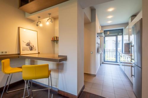 Modern yet Rustic Style City Centre Apt 2BR/2BTH, Sofia (Foto 9)
