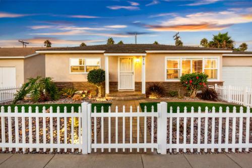 Coastal Cottage Haven StayCoastal Vacations in Oceanside, USA