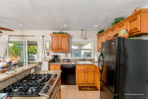 Coastal Cottage Haven StayCoastal Vacations in Oceanside, USA