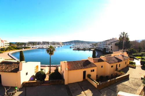 MARCOGTEK - Studio vue mer et port à 2 pas de la plage aux Marines de Cogolin pour 2 personnes