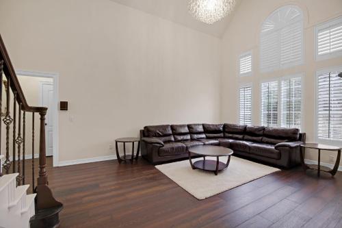 *Hot Spa*Beautiful 4 Bedroom, private Nature view in Austin, USA