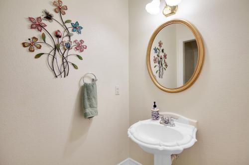 *Hot Spa*Beautiful 4 Bedroom, private Nature view in Austin, USA
