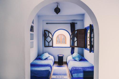 1 double bed, 2 twin beds
