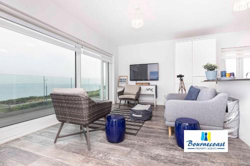 View, BOURNECOAST: MODERN HOLIDAY FLAT- SEA VIEWS-FM8497 in East Southbourne and Tuckton