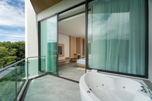 room detail thumbnail 1