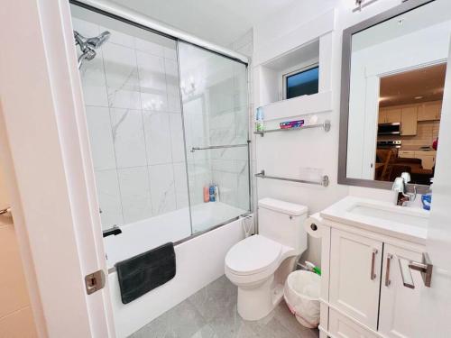 New 2BR Garden Suite,2Bath,AC,EV,Parkin,WIFI,Netfl in Port Coquitlam, Canada
