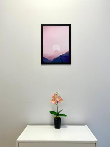 Instalações, MMRent Pink Room in Long Gardens