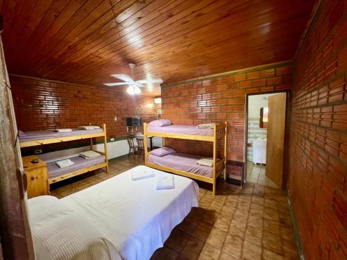1 queen bed, 1 bunk bed