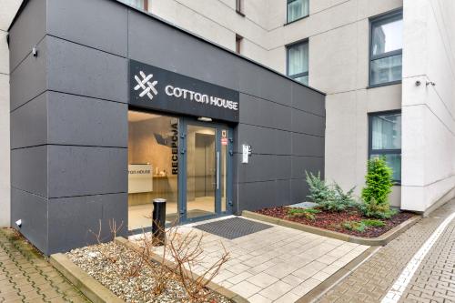 Entrada, Cotton House in Polesie