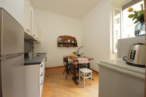 Giant Borghese Apartment, Roma (foto 9)