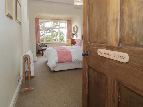 Cedar Gardens - image 2