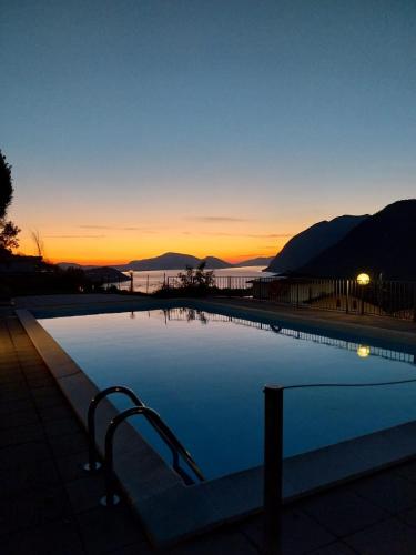  CASA PARIS in Sale Marasino