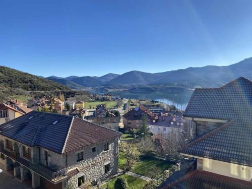 外部景觀, Mirador Solasierra montaña y pantano VUT-LE-5623 (Mirador Solasierra montana y pantano VUT-LE-5623) in 里亞諾