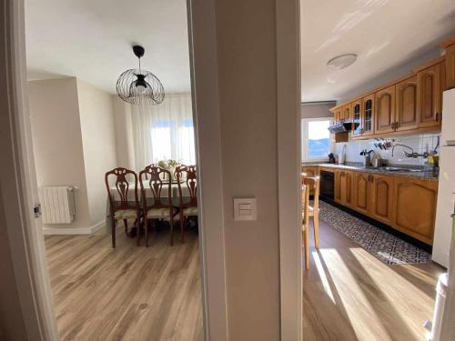 設施, Mirador Solasierra montaña y pantano VUT-LE-5623 (Mirador Solasierra montana y pantano VUT-LE-5623) in 里亞諾