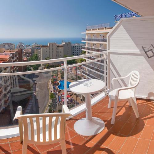 Hotel Oasis Park Splash Ideally located in the prime touristic area of Calella, Hotel Serhs Oasis Park promises a relaxing and wonderful visit. The hotel has everything you need for a comfortable stay. To be found at the hot