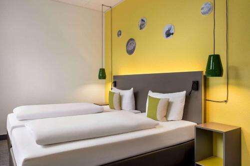 2 twin beds