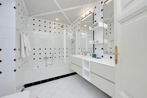 Spanish Steps Family Home by TreasureRome - image 7