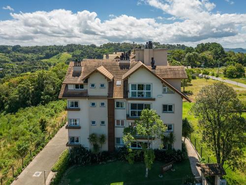 Toscano Cabernet 2 dorm by Achei Gramado in Grama