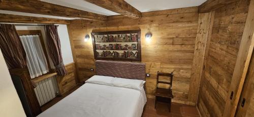  COURMAYEUR, VERRAND: IMMERSA NEL VERDE E CON VISTA in Verrand