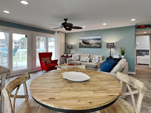 Exterior view, Sandpiper Cove #2084 near Louisiana Lagniappe