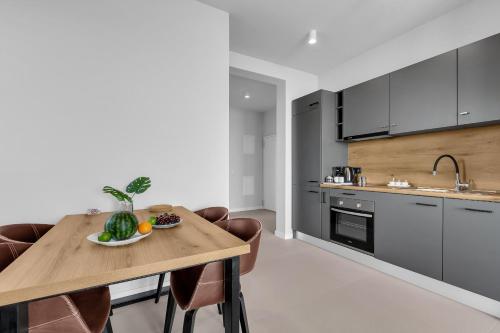 One-Bedroom Apartment image 3