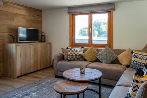 Apartment with Mountain View