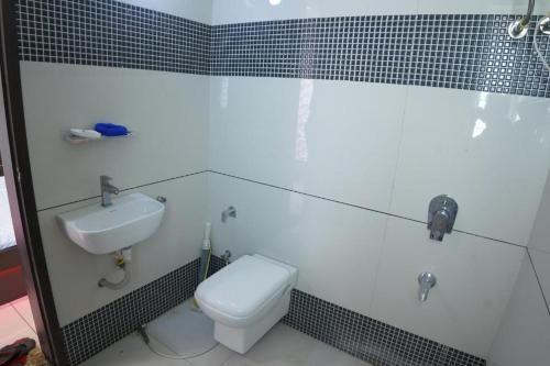 Infinity Penthouse with Pool, Sauna, Gym, Rajkot (foto 9)