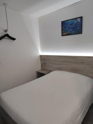 Alpha Hotel - image 13