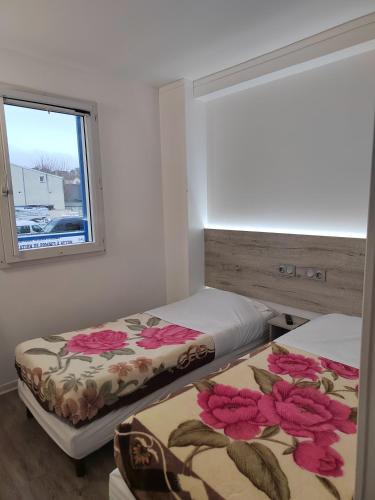 Alpha Hotel - image 4