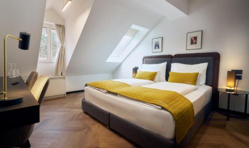 Deluxe Double Room image 1