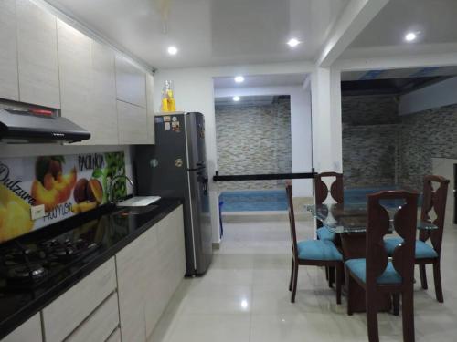 Casa con piscina interna para tus vacaciones in Girardot