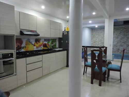 Casa con piscina interna para tus vacaciones in Girardot