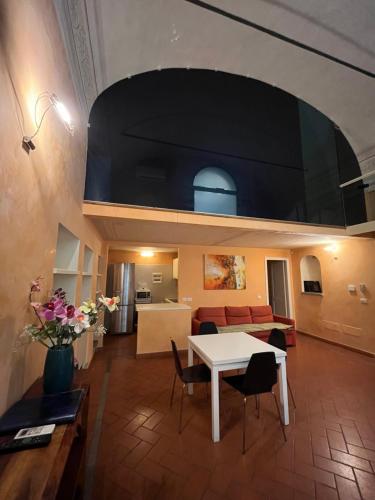 Appartamento in centro storico-Borgo Albizi 27, Florence