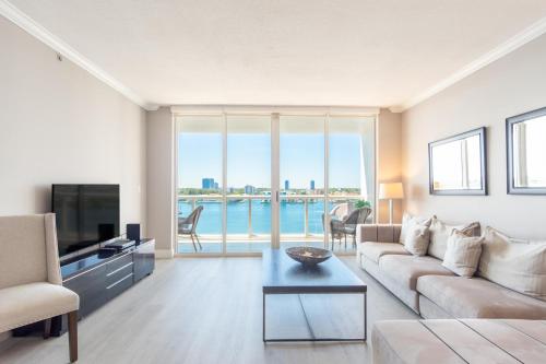 Golden Bay 808 in Miami Beach, USA