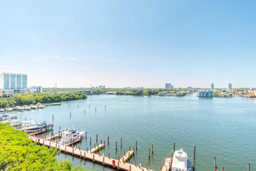 Golden Bay 808 in Miami Beach, USA