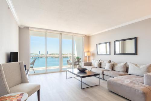 Golden Bay 808 in Miami Beach, USA