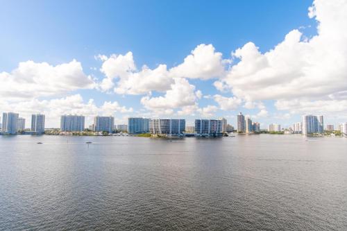 Marina Bay 1008 in Miami Beach, USA