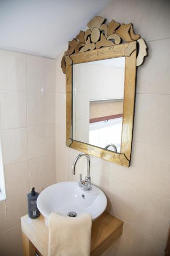 Richmond Apartment - image 3