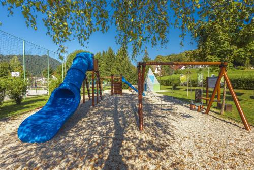 ทัศนียภาพภายนอกโรงแรม, Holiday Homes I&G by the river next to Olimje in ดอบระนา