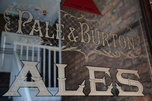 Richmond Apartment - image 4