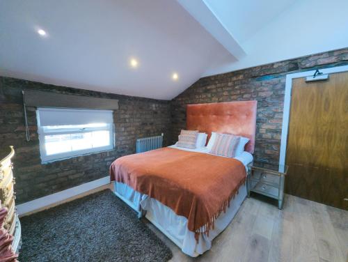 Richmond Apartment - image 9